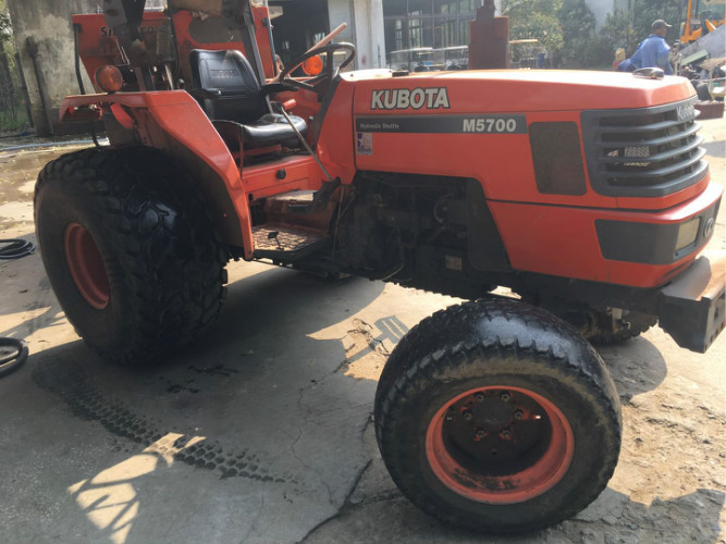 Kubota M5700